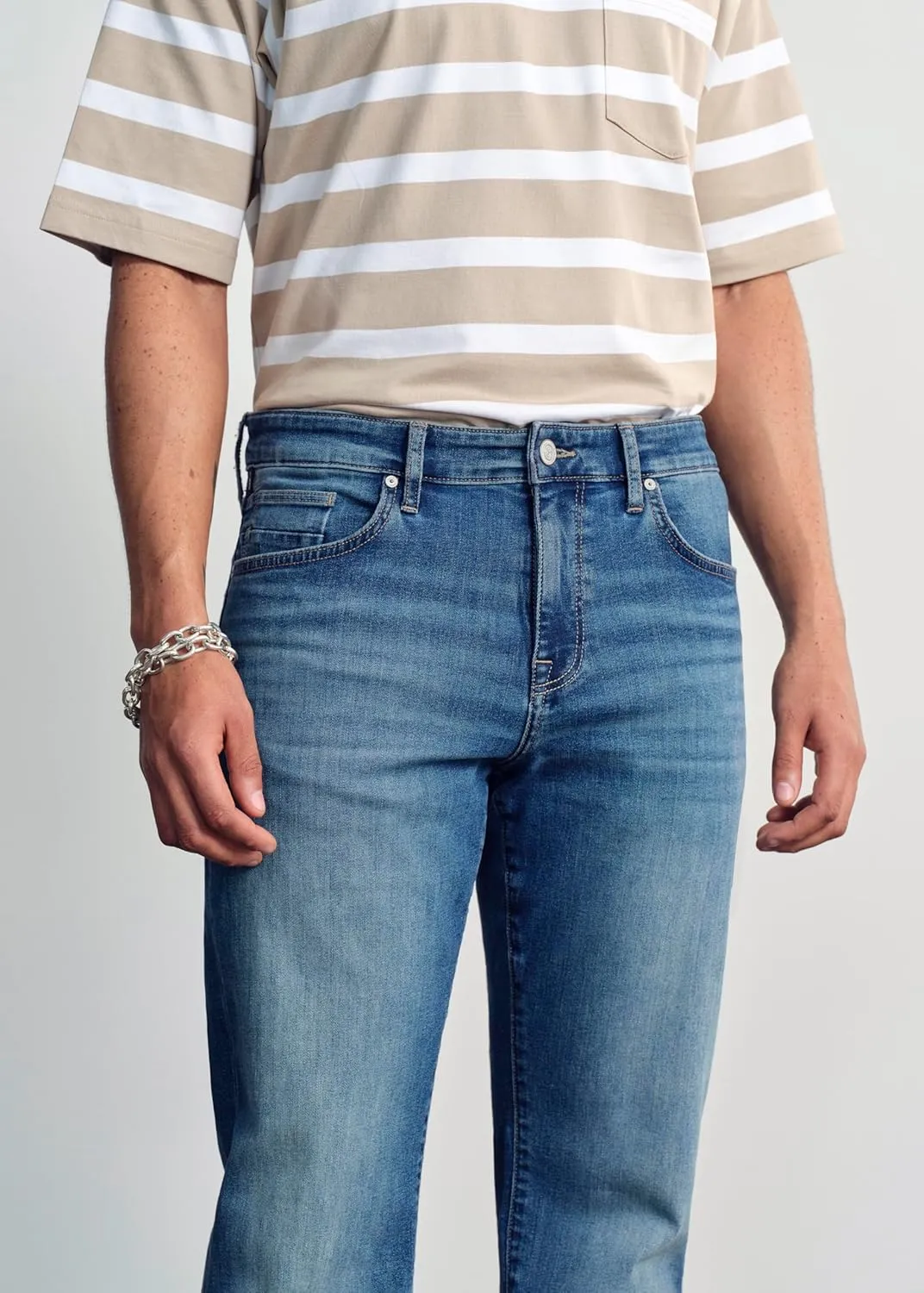 Roam Men's Mid Rise Relaxed Straight Leg Jeans