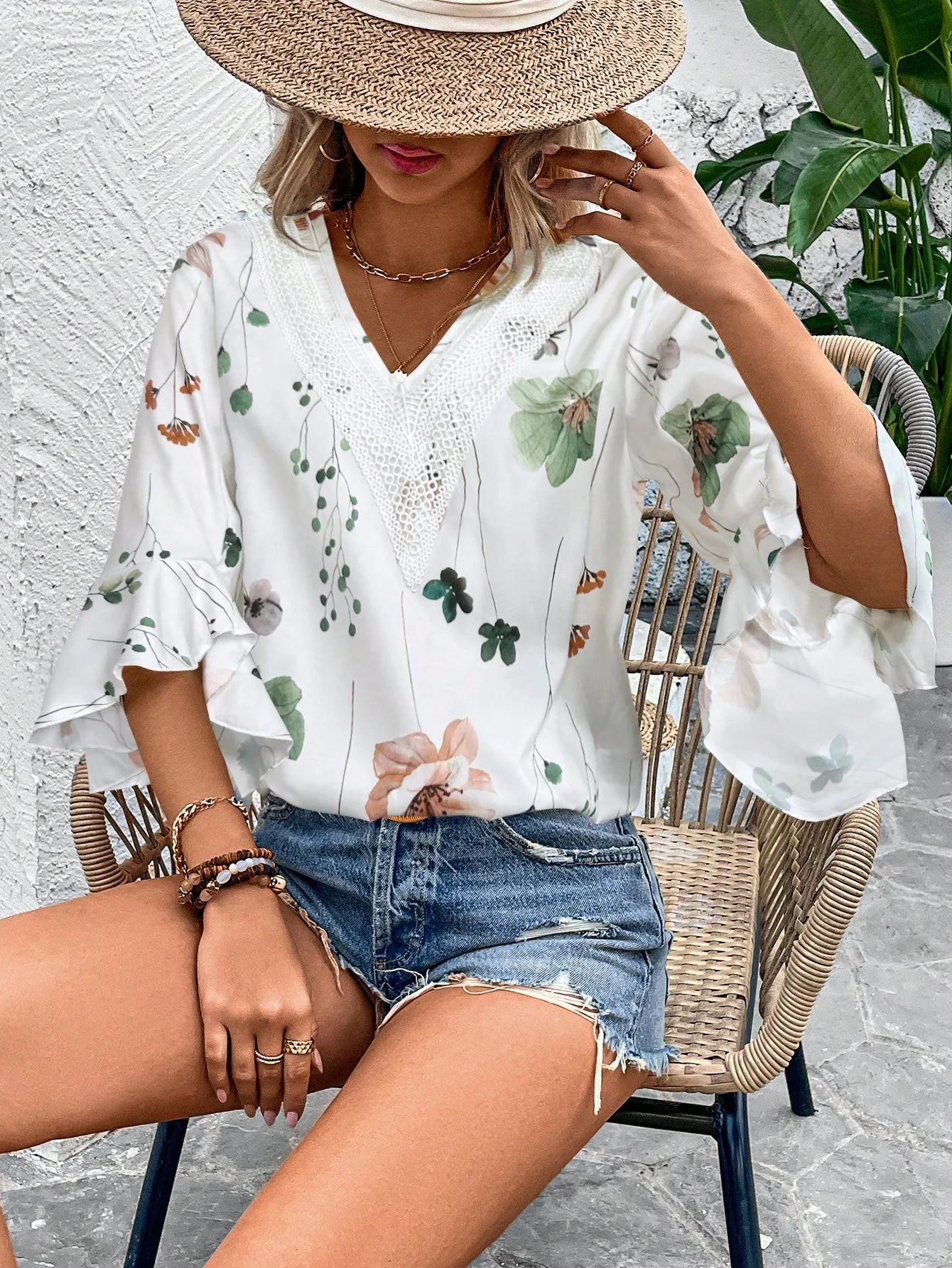 SHEIN VCAY Ladies' Holiday Floral Printed Lace Splicing Loose Fit Shirt With V-Neckline And Flared Sleeves